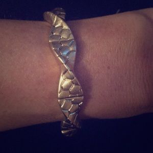 NWT Twisted Gold stretch bracelet